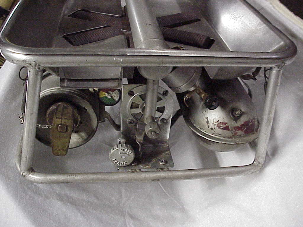 us-army-field-stove-gasoling-2